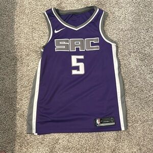 Purple De’Aaron Fox jersey.